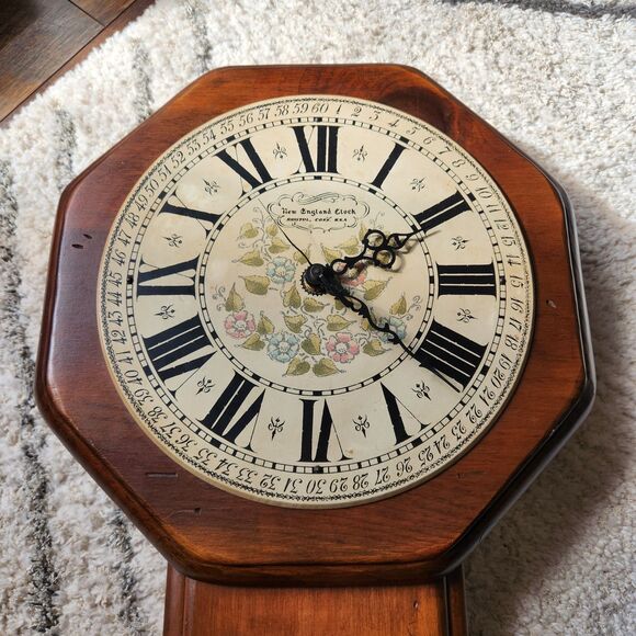 VTG Mid Century New England Bristol Conn Wood Wall Clock Floral Cottage WORKS - Picture 2 of 10